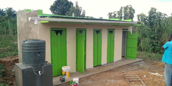 Der Neubau von Toiletten, Duschräumen und Waschbecken